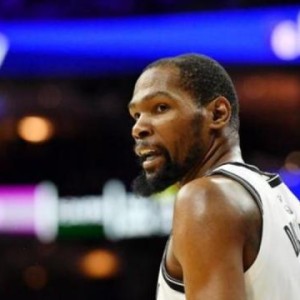 开云下载-末节攻防两端统治比赛 劳模杜兰特增大篮网容错率