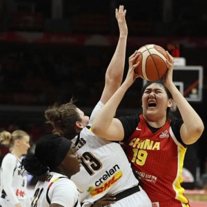 开云下载-女篮惨败比利时！仅靠张子宇，后场+2内线没法看，进攻战术匮乏