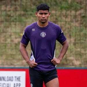 开云下载-曼联700万新援被遗忘，欲取代马拉西亚！不住别墅只为遥望梦剧场